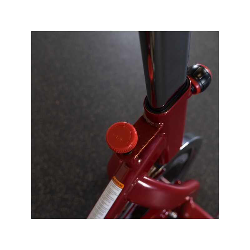 Prilagodite lahko tudi težavnost. Za povečanje upora zavrtite gumb v smeri urinega kazalca, za zmanjšanje pa v nasprotno smer.